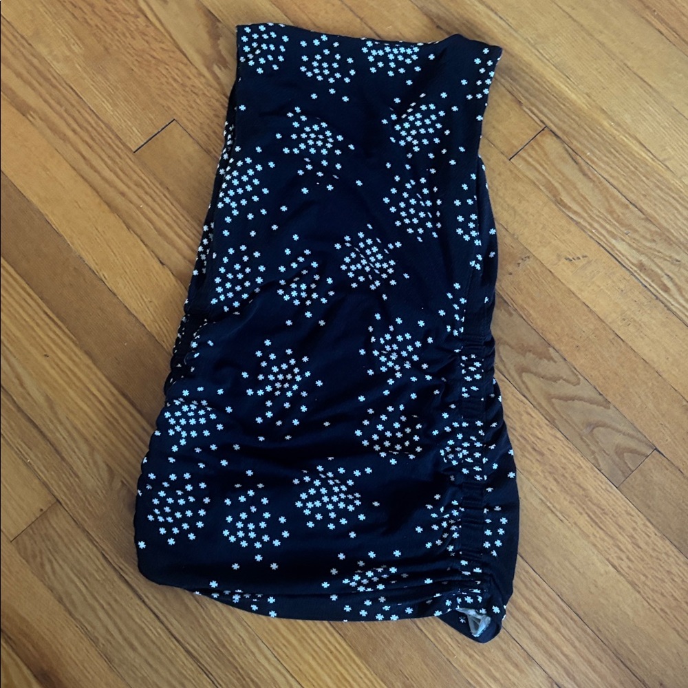 New! Maternity Pea in the Pod XS Black & White Tank.